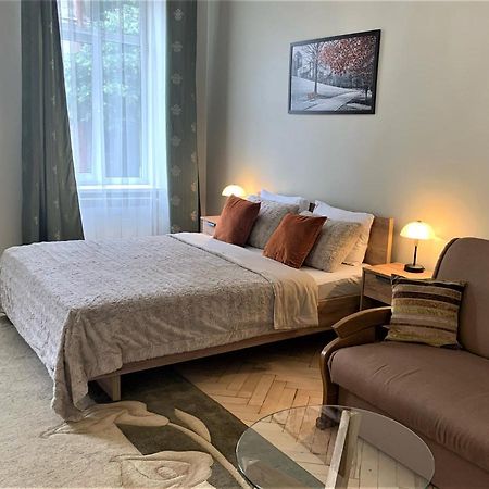 Glorious Apartment Near The Old City Lwów Zewnętrze zdjęcie