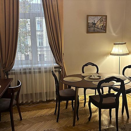 Glorious Apartment Near The Old City Lwów Zewnętrze zdjęcie