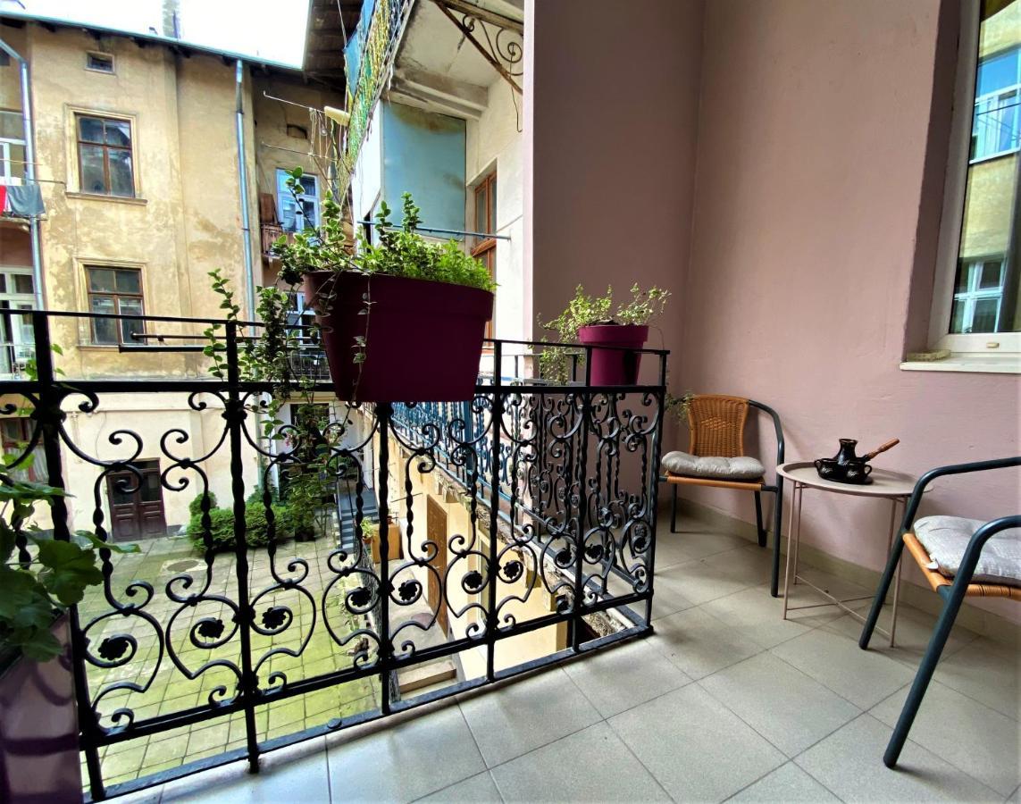 Glorious Apartment Near The Old City Lwów Zewnętrze zdjęcie